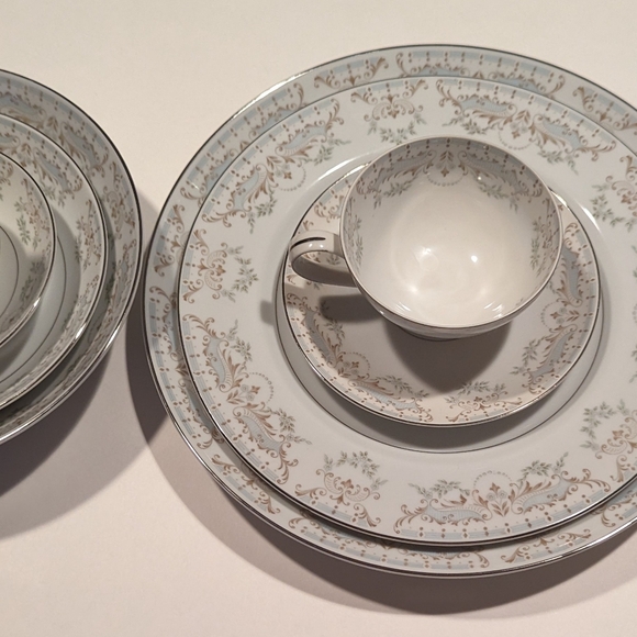 Noritake Other - Elegantly Beautiful Noritake Colburn 4 Settings Made In JAPAN